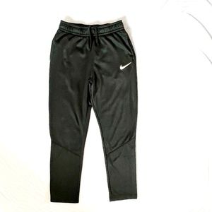 Boy's XL Nike Dry-Fit black fleece straight leg joggers w/ pockets